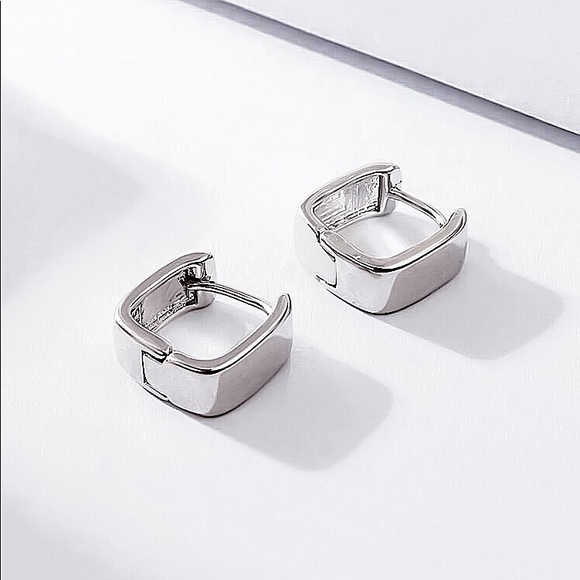 ⚫️𝟮=𝟱𝟬%𝗢𝗙𝗙⚫️ ⚜️[𝟯/$𝟭𝟴]⚜️Small Silver Quad Hoop Earrings NEW - Picture 5 of 7